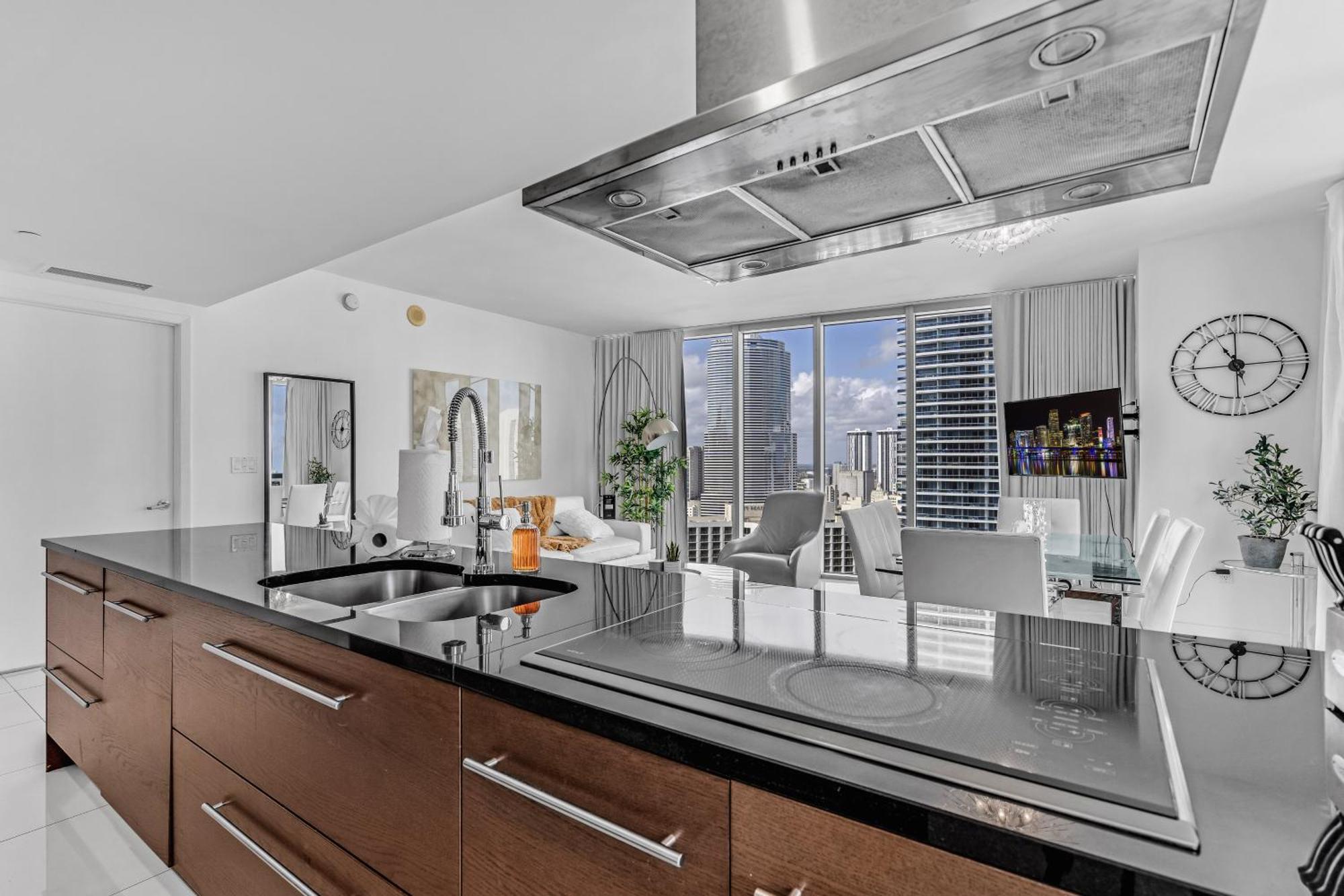 Luxurious Condo At Icon With Views Miami Luaran gambar