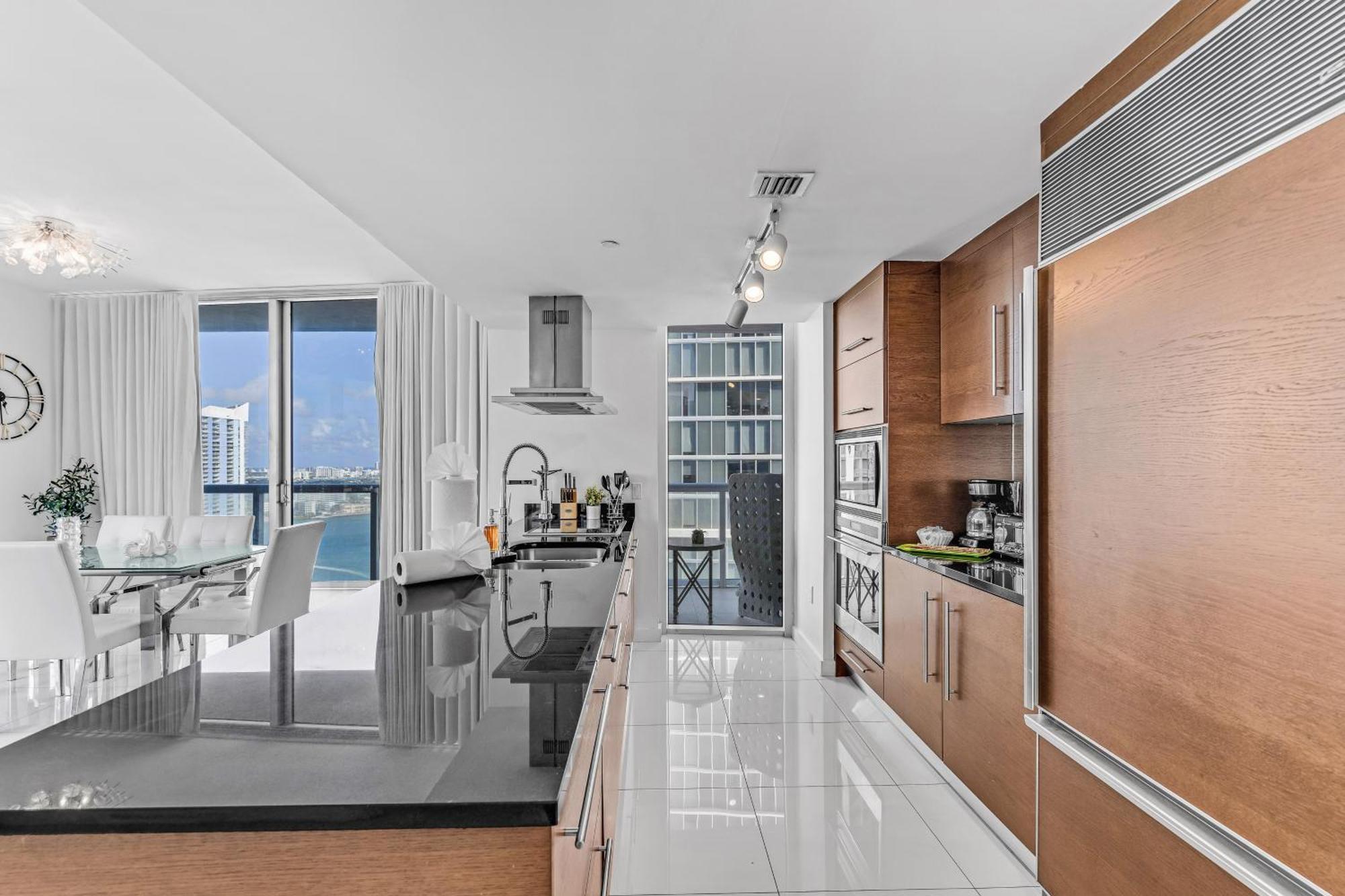 Luxurious Condo At Icon With Views Miami Luaran gambar